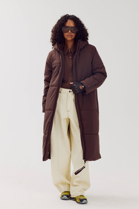Harper & Yve bruine dames jas | Model vooraanzicht