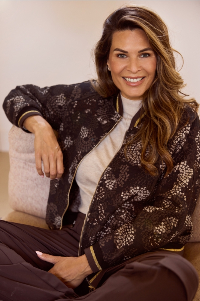 Zoso bruine dames vest | Close up