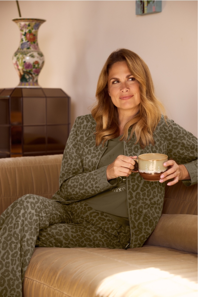 Zoso groene dames vest | Model vooraanzicht