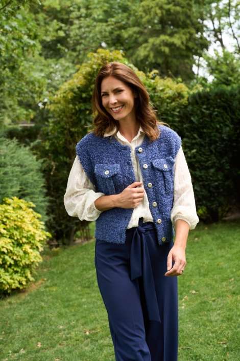NED blauwe dames gilet | Sfeerbeeld, In situatie