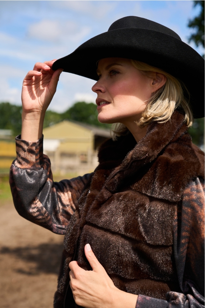 NED bruine dames gilet | Sfeerbeeld, In situatie