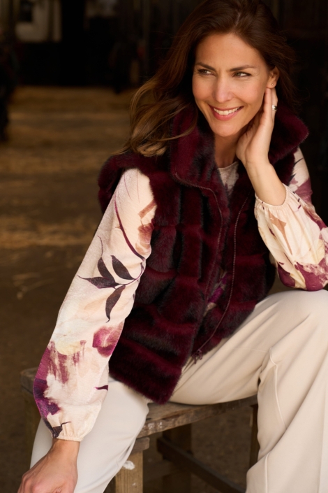 NED bordeaux dames gilet | Sfeerbeeld, In situatie