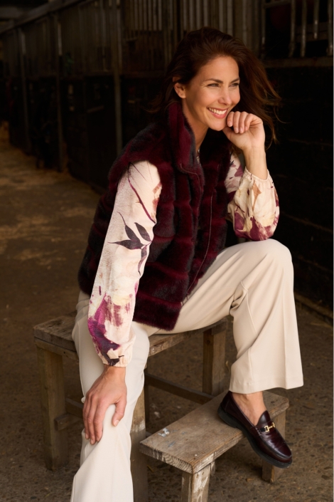 NED bordeaux dames gilet | Sfeerbeeld, In situatie