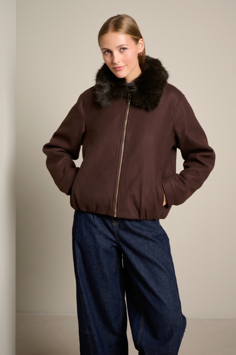 LolaLiza bruine dames jas | Model vooraanzicht