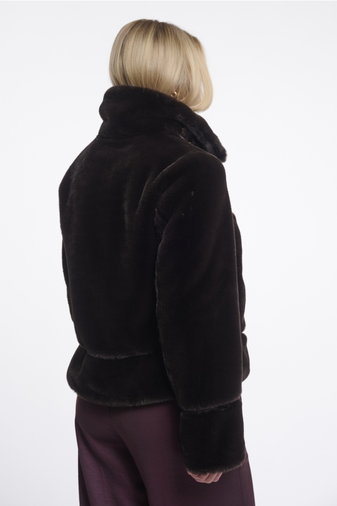 Rino & Pelle bruine dames jas | Model achteraanzicht