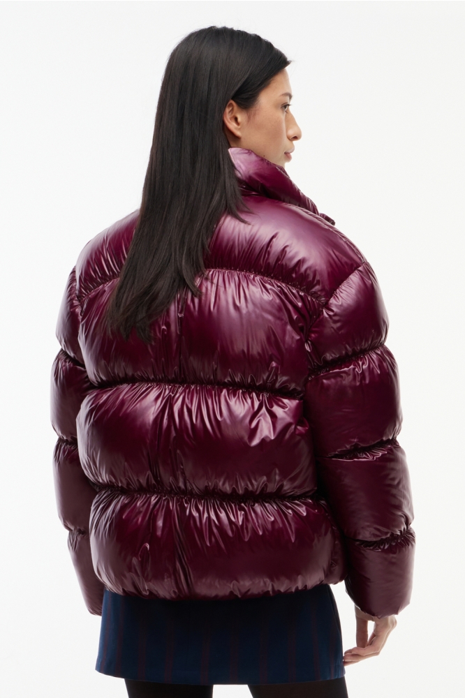 Tommy Jeans bordeaux dames jas | Model achteraanzicht