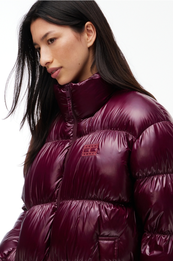 Tommy Jeans bordeaux dames jas | Model zijaanzicht
