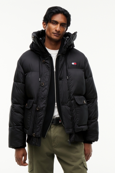 Tommy Jeans zwarte heren jas | Model vooraanzicht