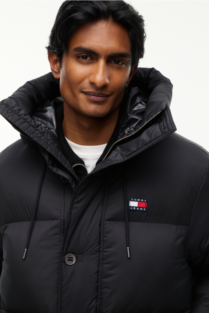 Tommy Jeans zwarte heren jas | Close up