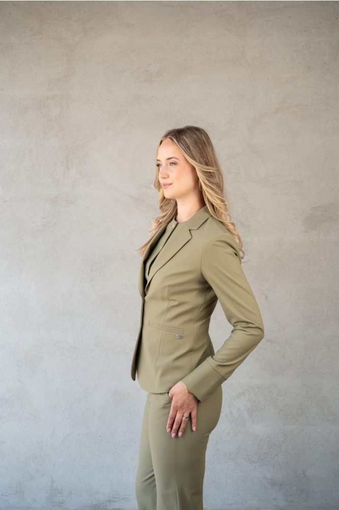 TQ Amsterdam groene dames blazer | Model zijaanzicht