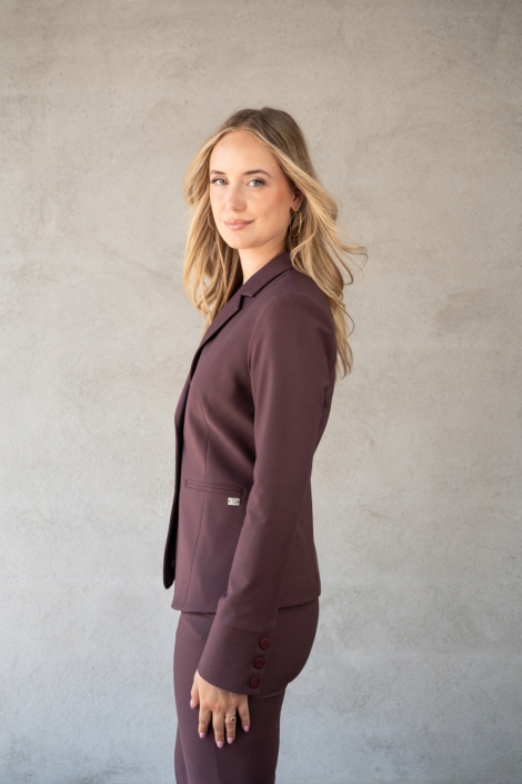 TQ Amsterdam bordeaux dames blazer | Model zijaanzicht