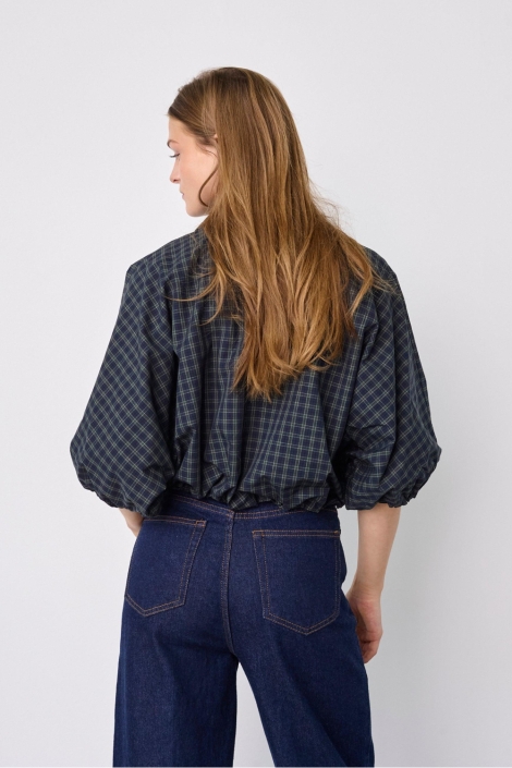 SisterS point blauwe dames blouse | Model achteraanzicht