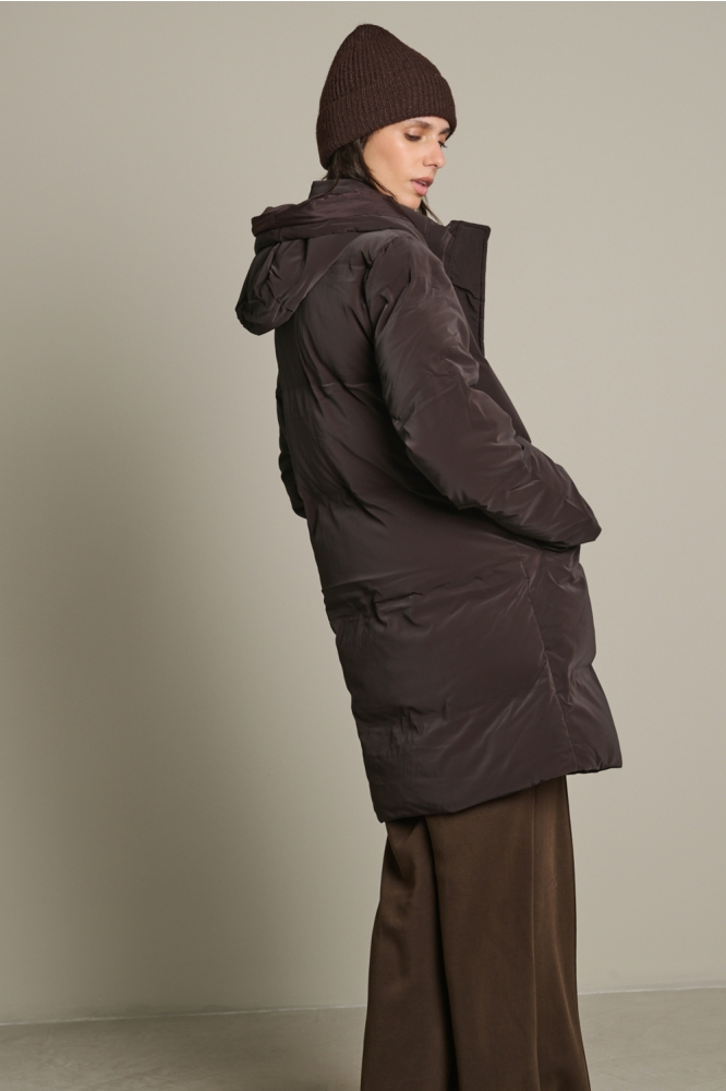 LolaLiza bruine dames jas | Model achteraanzicht