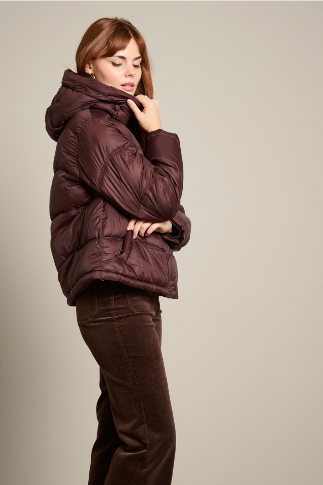 LolaLiza bruine dames jas | Model zijaanzicht