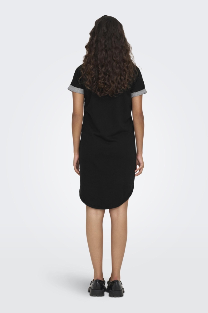 Jacqueline de Yong zwarte dames jurk | Model achteraanzicht
