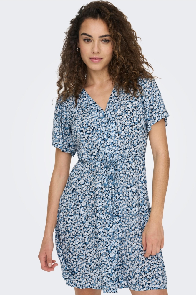 Only blauwe dames jurk | Model vooraanzicht