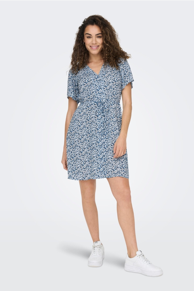 Only blauwe dames jurk | Model vooraanzicht