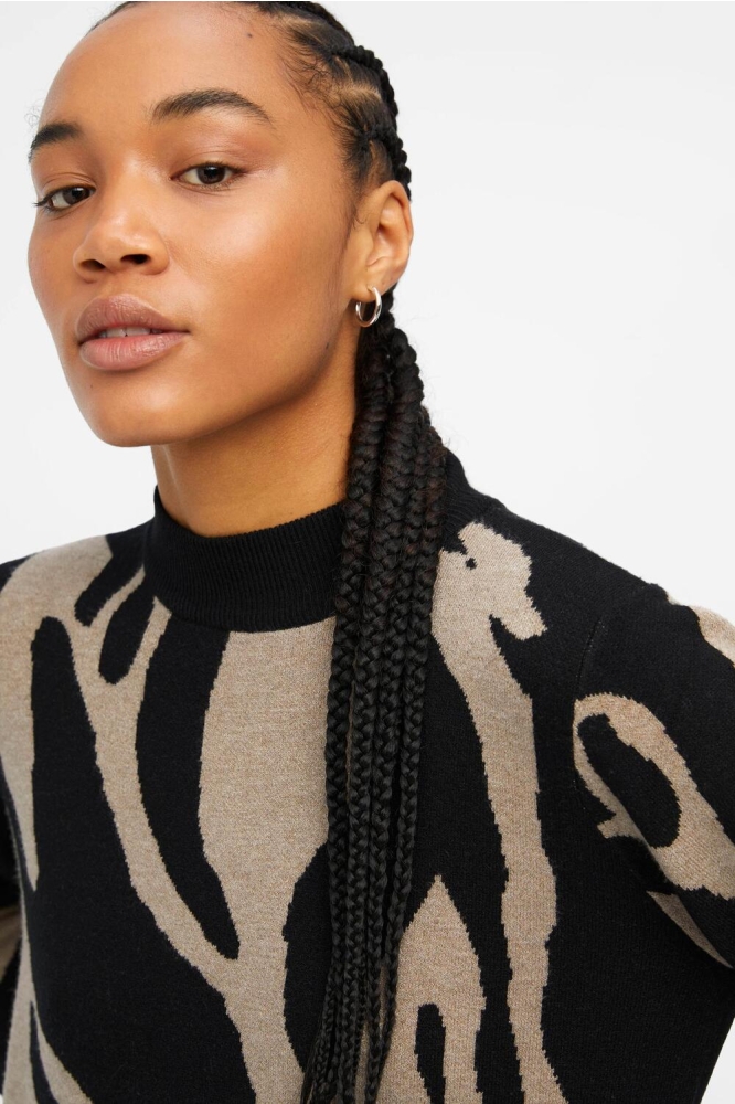 Object zwarte dames jurk | Close up