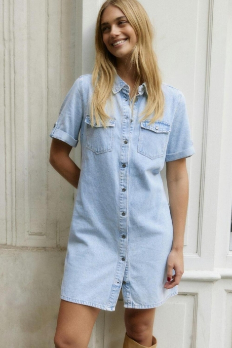 Vero Moda blauwe dames jurk | Sfeerbeeld, In situatie