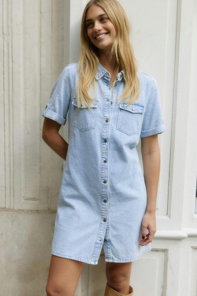 Vero Moda blauwe dames jurk | Sfeerbeeld, In situatie