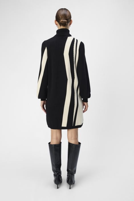 Object zwarte dames jurk | Model achteraanzicht