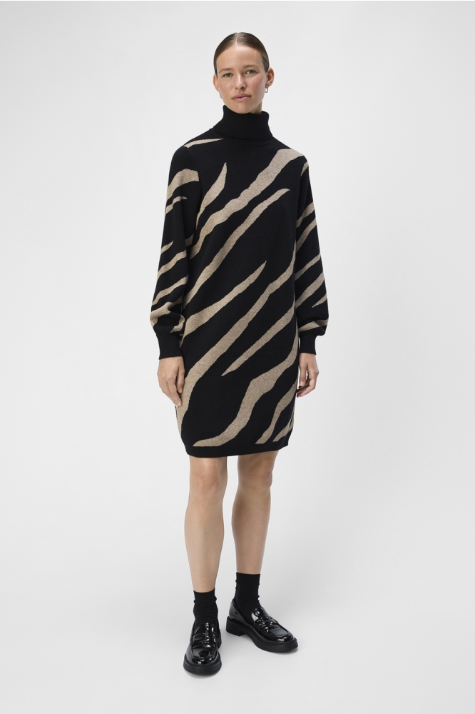 Object zwarte dames jurk | Model vooraanzicht