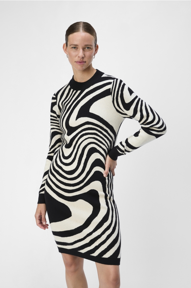 Object zwarte dames jurk | Model vooraanzicht