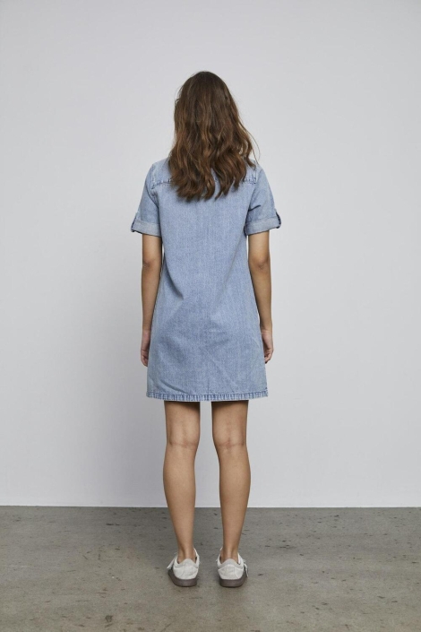 Noisy may blauwe dames jurk | Model achteraanzicht