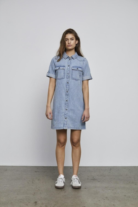 Noisy may blauwe dames jurk | Model vooraanzicht