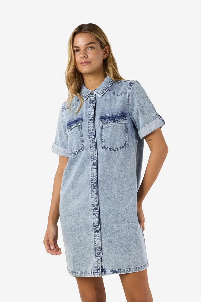 Noisy may blauwe dames jurk | Model vooraanzicht
