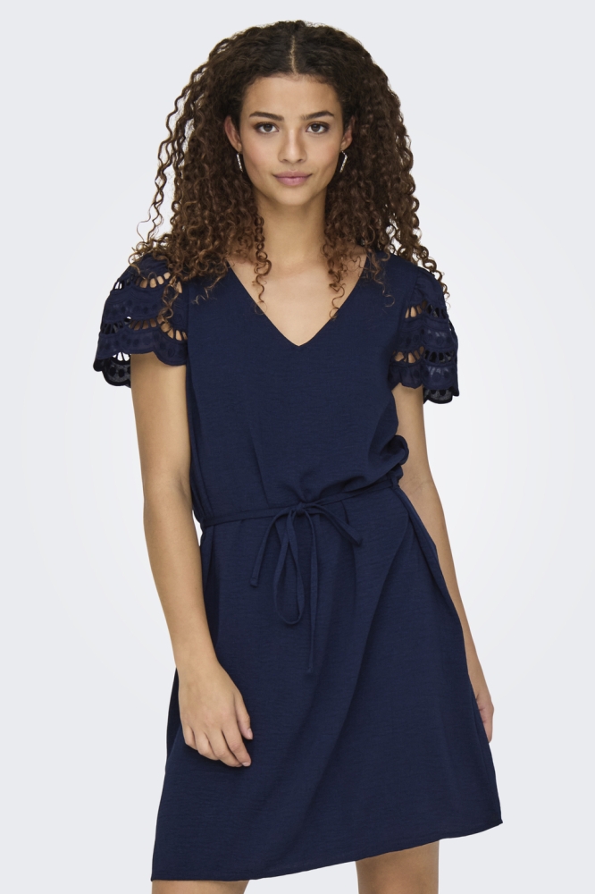 Jacqueline de Yong blauwe dames jurk | Model vooraanzicht