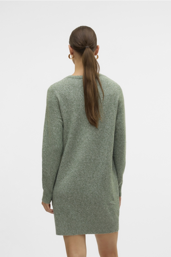 Vero Moda groene dames jurk | Model achteraanzicht