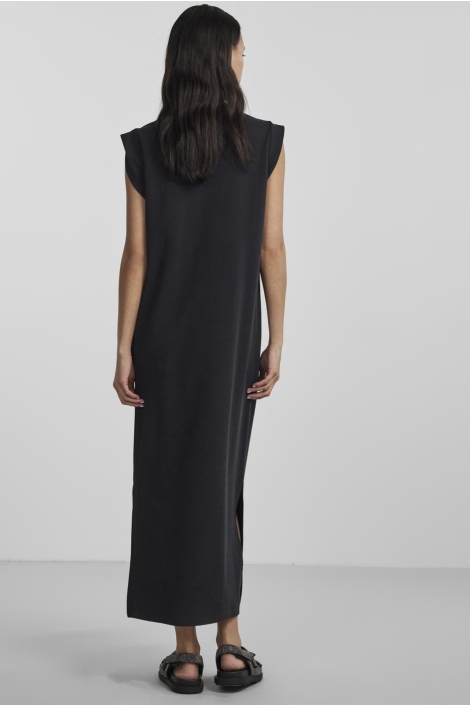 Pieces zwarte dames jurk | Model achteraanzicht