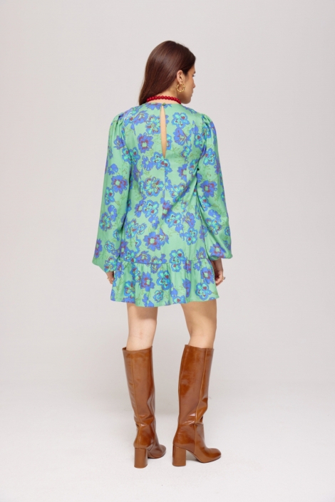 Harper & Yve groene dames jurk | Model achteraanzicht