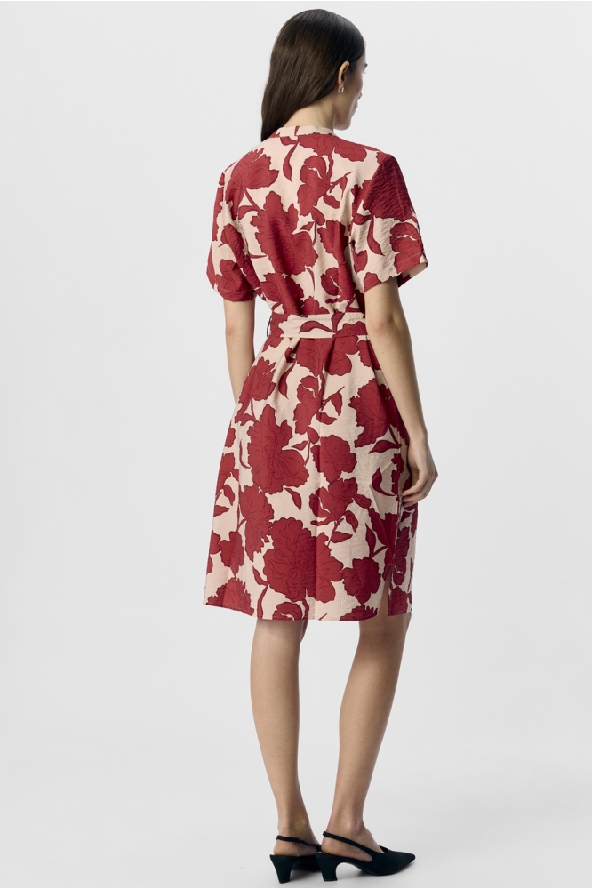 Object rode dames jurk | Model achteraanzicht