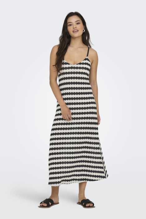 Only zwarte dames jurk | Model vooraanzicht