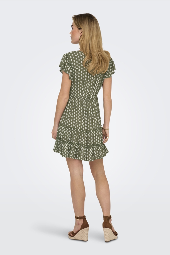 Only groene dames jurk | Model achteraanzicht