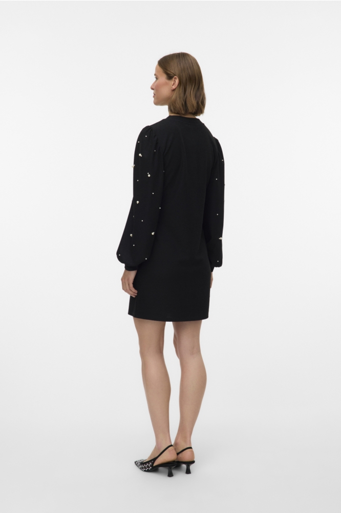 Vero Moda zwarte dames jurk | Model achteraanzicht