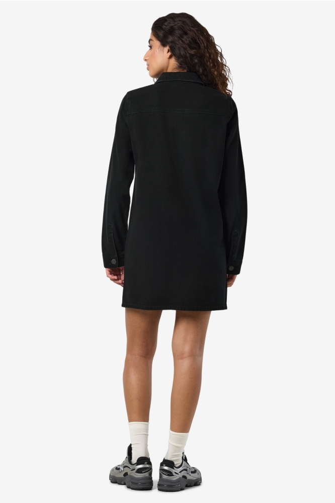 Noisy may zwarte dames jurk | Model achteraanzicht