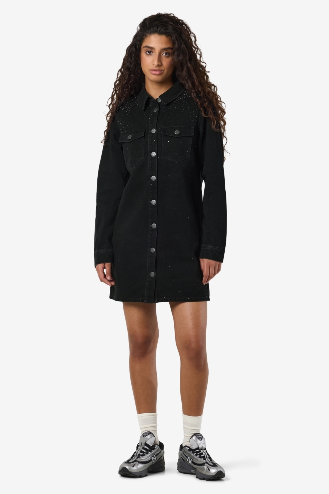 Noisy may zwarte dames jurk | Model vooraanzicht