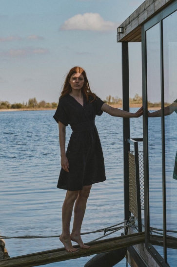 Zusss LINNEN OVERSLAG JURK 0301 096 0000 ZWART