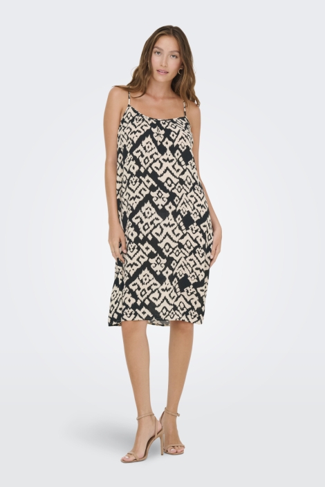 Only zwarte dames jurk | Model vooraanzicht