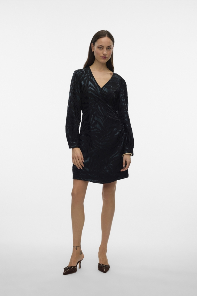 Vero Moda zwarte dames jurk | Model vooraanzicht