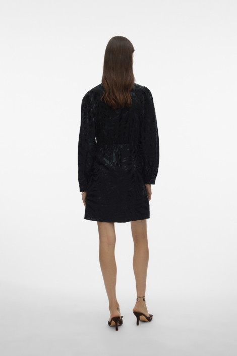 Vero Moda zwarte dames jurk | Model achteraanzicht
