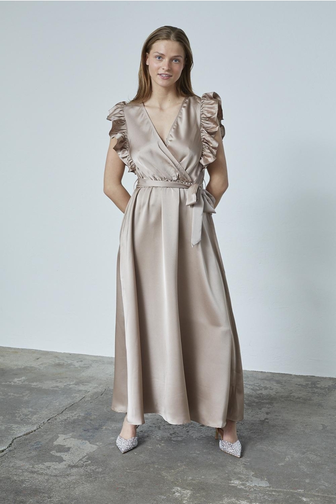 SisterS point camel dames jurk | Model vooraanzicht