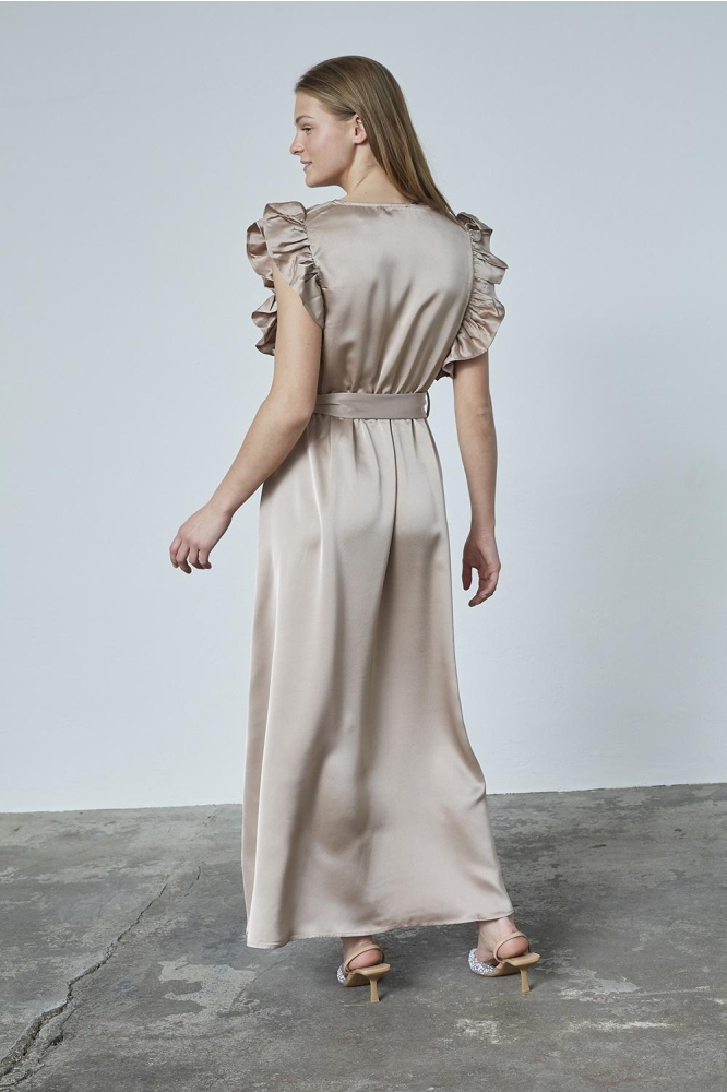 SisterS point camel dames jurk | Model achteraanzicht