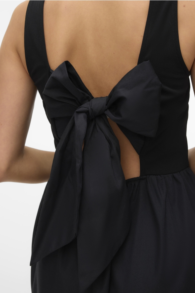 Vero Moda zwarte dames jurk | Close up