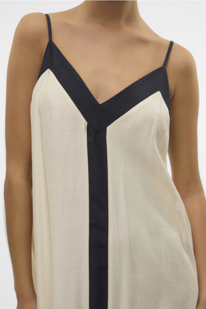 Vero Moda ecru dames jurk | Close up