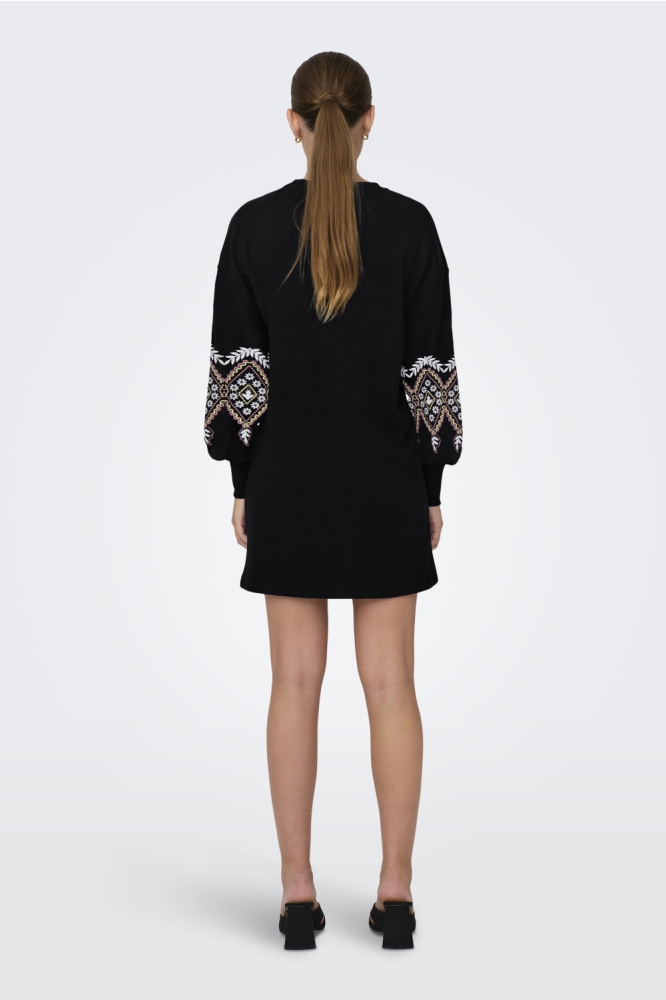 Only zwarte dames jurk | Model achteraanzicht