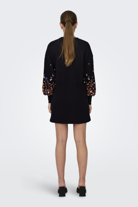 Only zwarte dames jurk | Model achteraanzicht